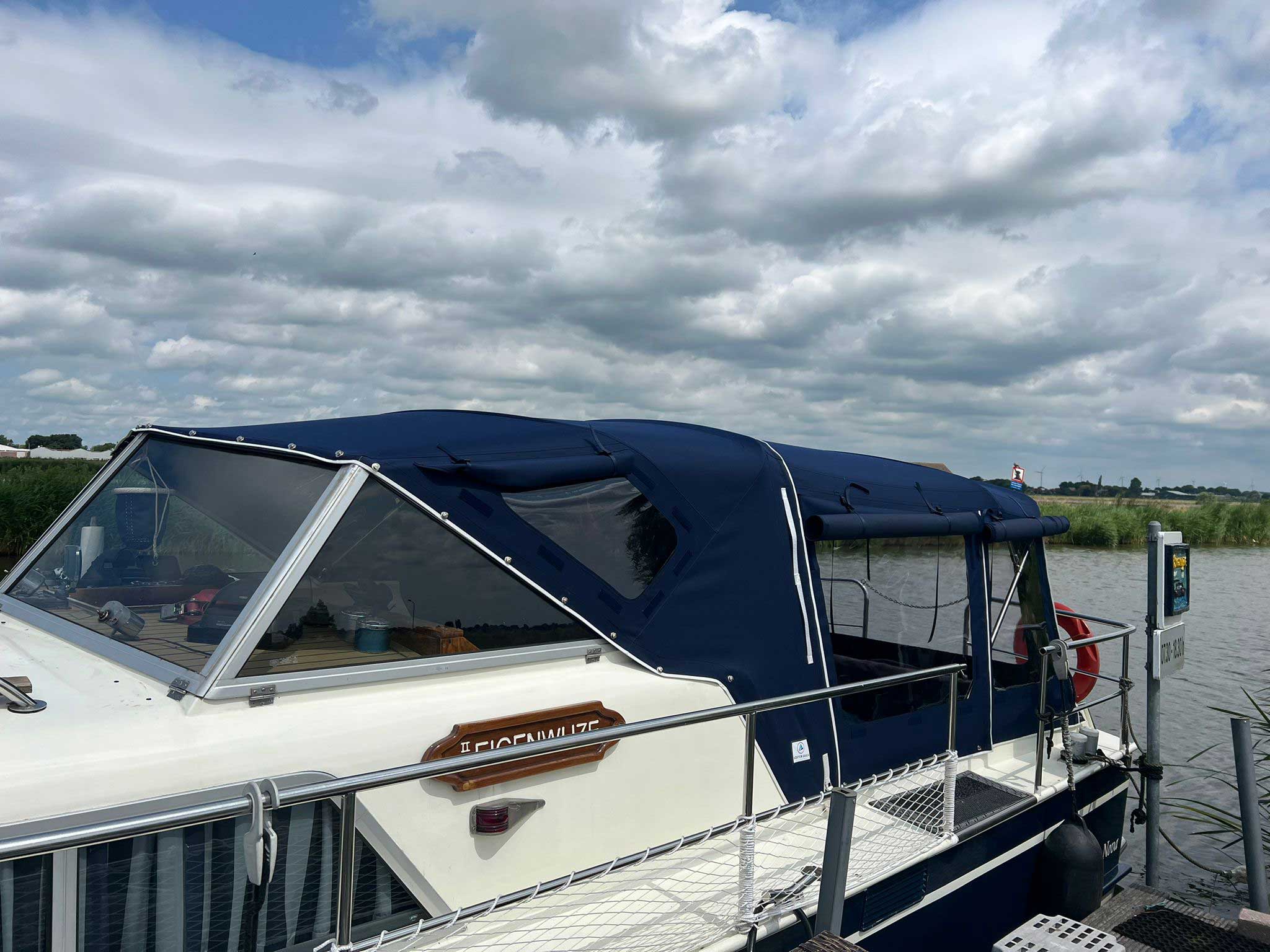 buiskap-en-kuiptent-klassieke-motorboot